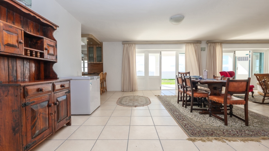 5 Bedroom Property for Sale in Struisbaai Western Cape